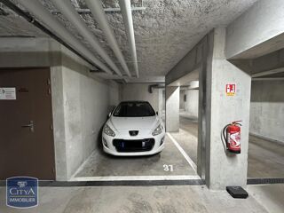  Parking / Garage à louer 