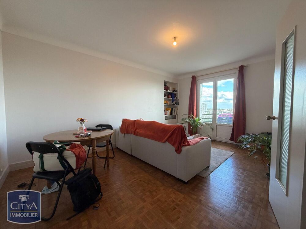A LOUER - T2 MEUBLE AVEC BALCON AU COEUR DE TOURS Prenez....