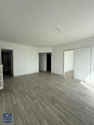  Appartement à louer 4 pièces 80 m²