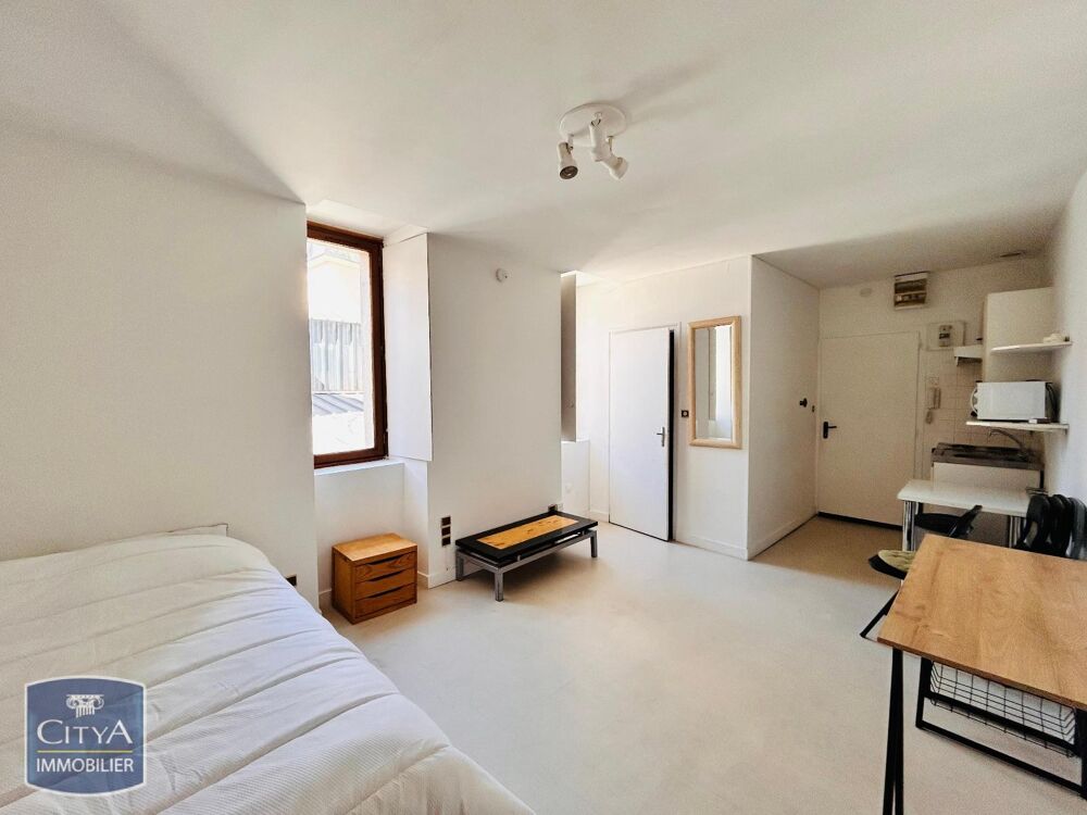 A LOUER à LAVAL, appartement de type T1 situé dans un qu....
