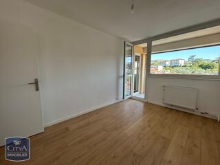  Appartement à louer 4 pièces 77 m²