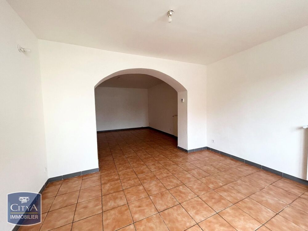 À LOUER : Maison T7 située à Denain, dans le département....