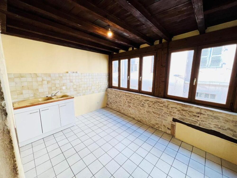 Nous vous proposons à la location un appartement T3 comp....