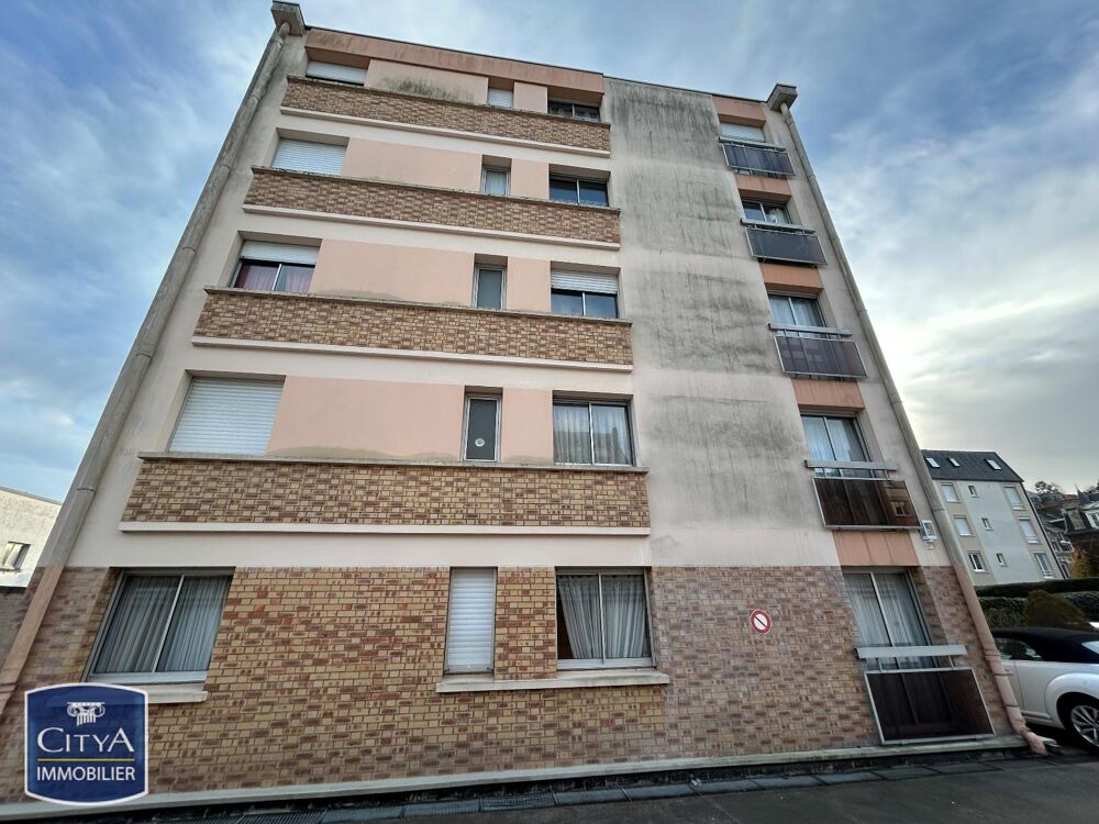 Loyer de 815,00 euros par mois charges comprises dont 24....