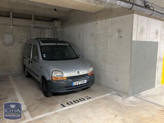  Parking / Garage à louer 