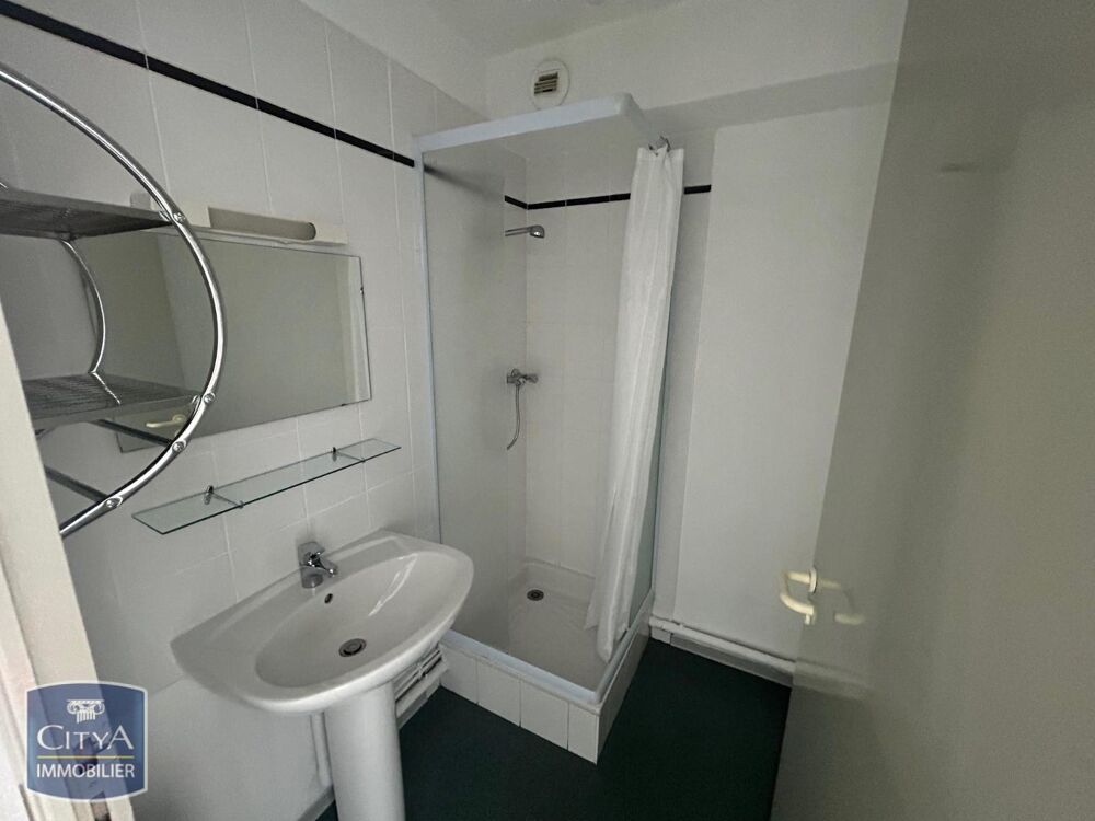 À LOUER : Appartement situé en plein coeur de Cholet, ent....