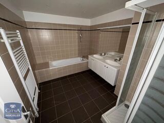  Appartement à louer 3 pièces 80 m²