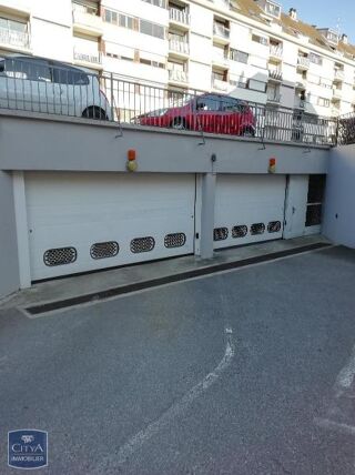  Parking / Garage à louer 