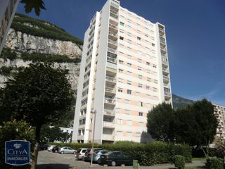  Appartement à louer 5 pièces 86 m²