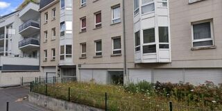  Parking / Garage à louer 