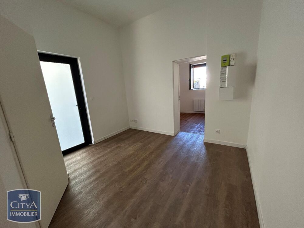 À LOUER ! Découvrez cet appartement rénové T2 situé au c....