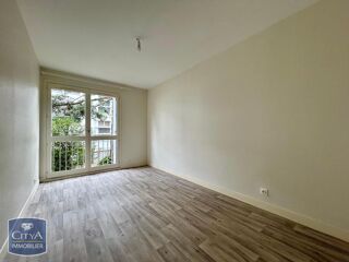  Appartement à louer 5 pièces 104 m²