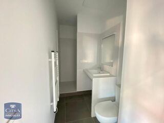  Appartement à louer 4 pièces 151 m²