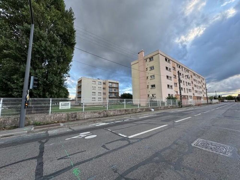 location Parking / Garage Meyzieu (69330)