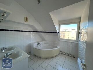  Appartement à louer 4 pièces 100 m²