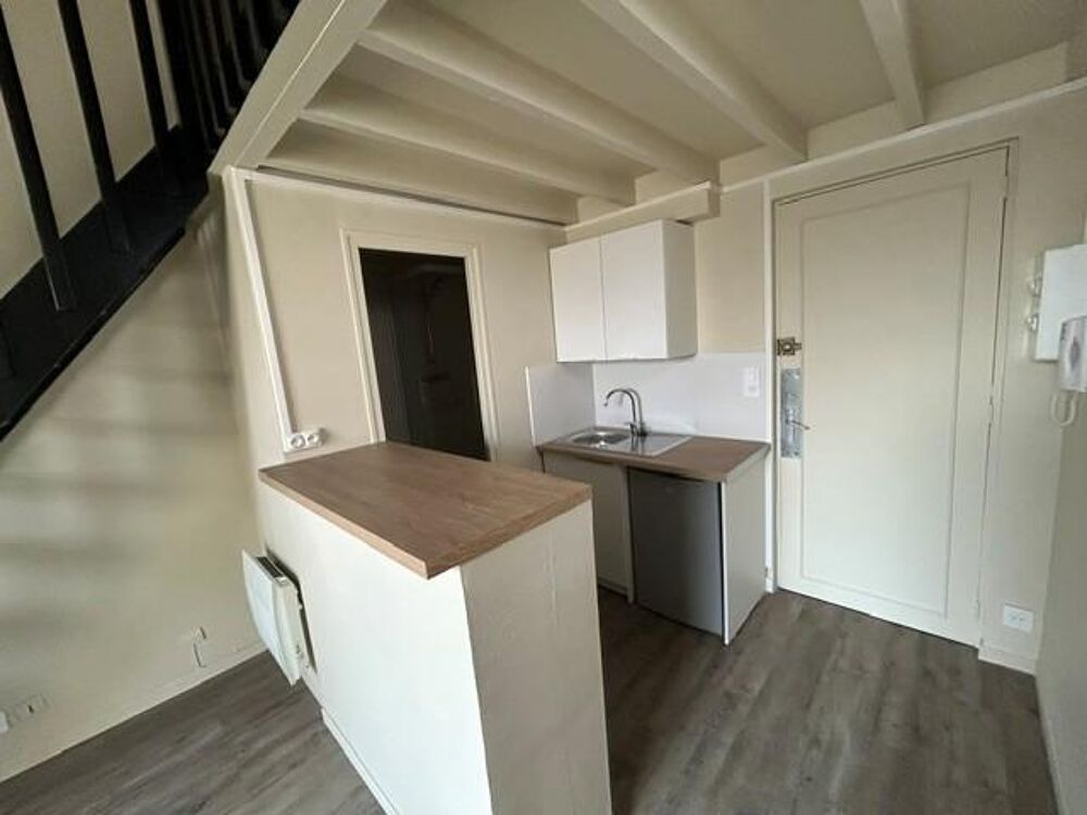 Vieux Tours - À LOUER : Appartement T1 situé en plein coe....