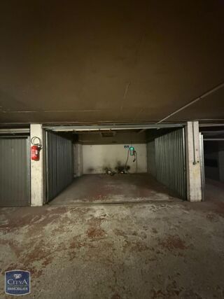  Parking / Garage à louer 