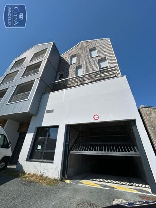  Parking / Garage à louer 