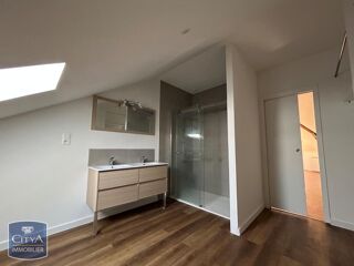  Appartement à louer 3 pièces 77 m²