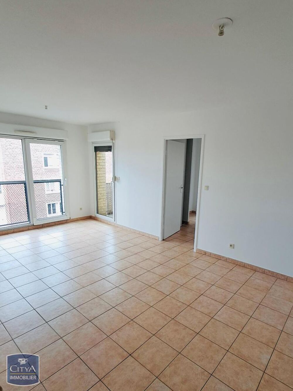À LOUER : Appartement rénové T3 situé à Lille, dans le q....