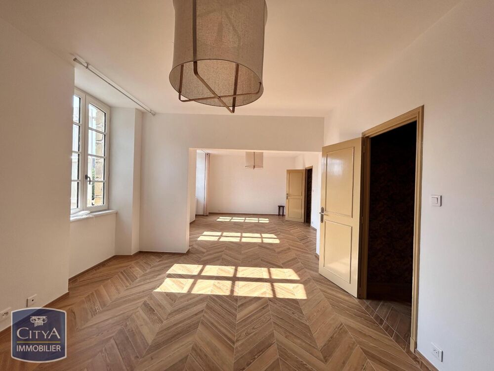 A LOUER SUPERBE APPARTEMENT EN CENTRE VILLE Un apparteme....