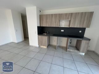  Appartement à louer 4 pièces 77 m²