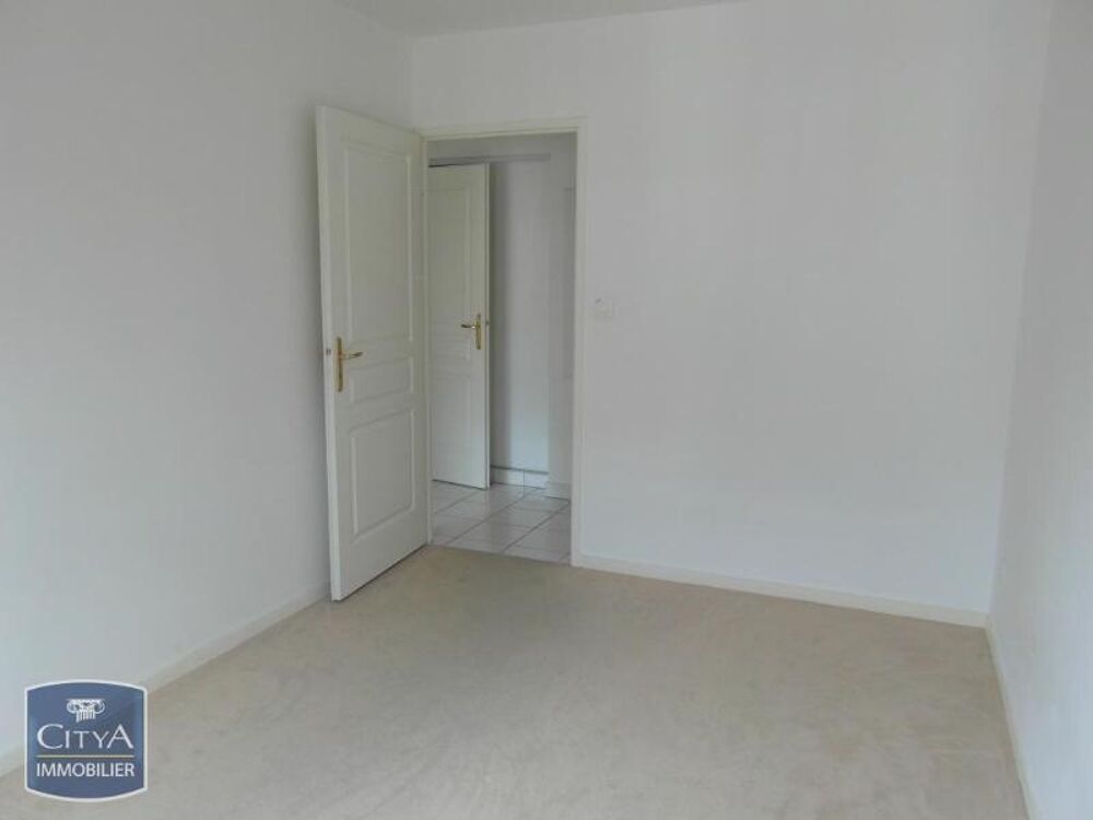À LOUER : Appartement T3 situé à Lille, offrant un cadre....