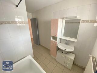  Appartement à louer 3 pièces 77 m²