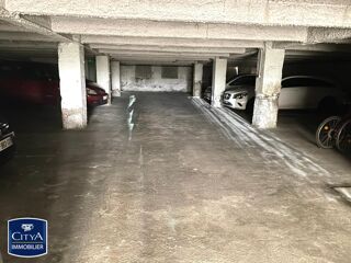  Parking / Garage à louer 