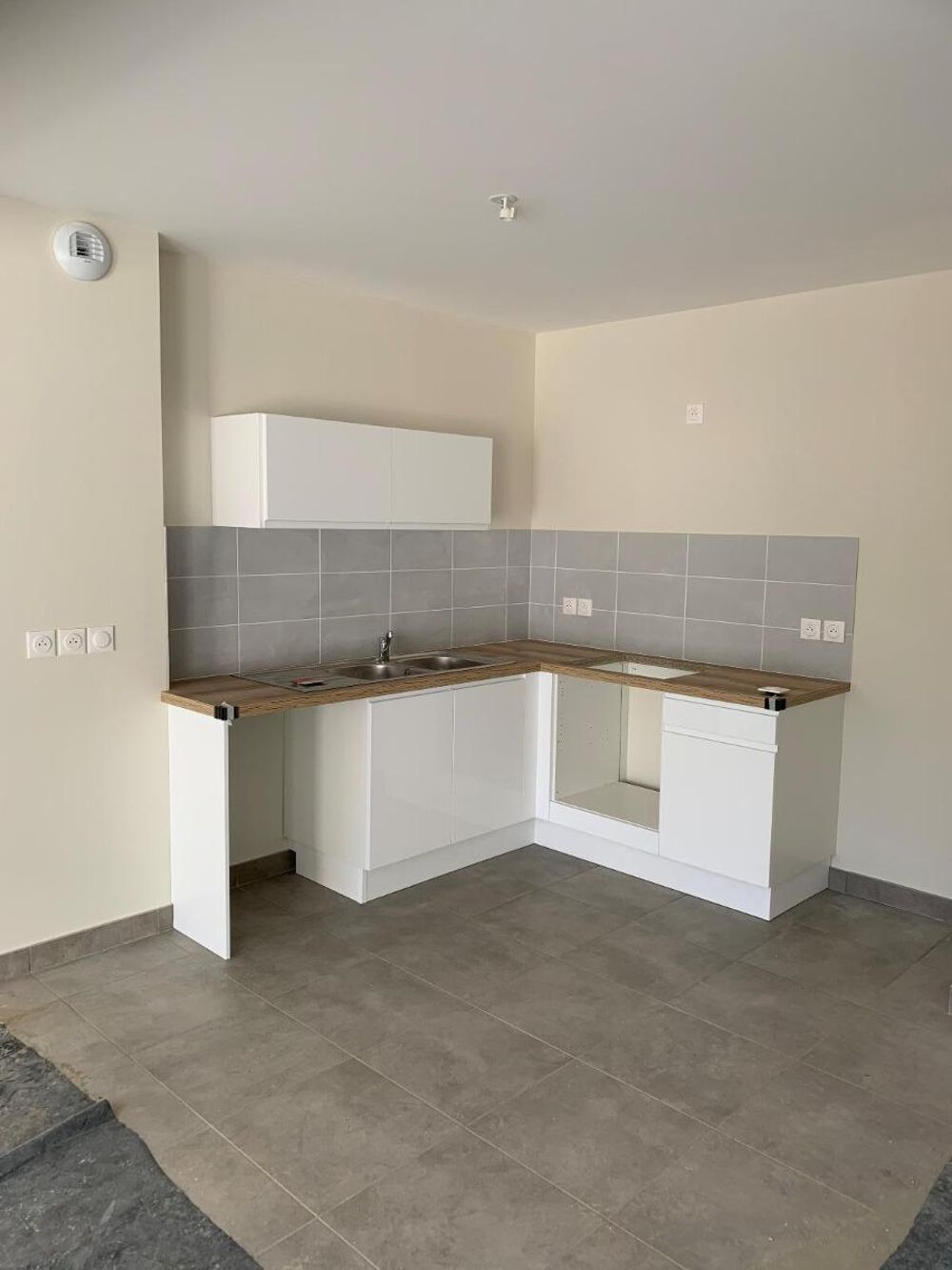 location Maison - 4 pièce(s) - 87 m² Chazelles-sur-Lyon (42140)