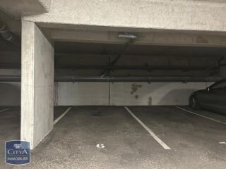  Parking / Garage à louer 