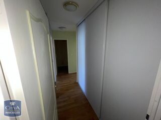  Appartement à louer 3 pièces 81 m²