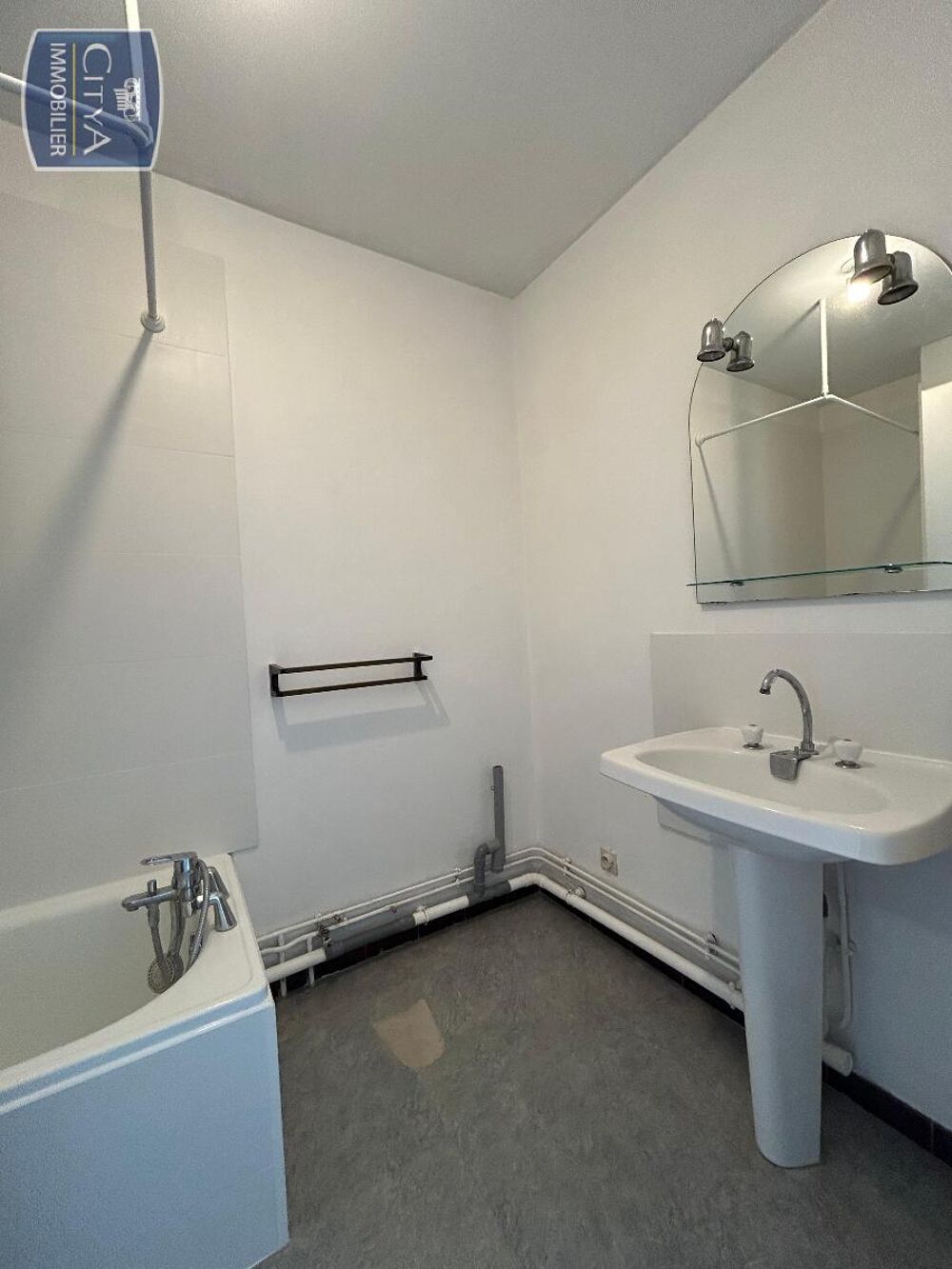 À LOUER : Appartement T1 situé à Orléans, dans le code p....