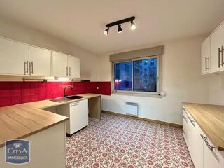  Appartement à louer 3 pièces 77 m²