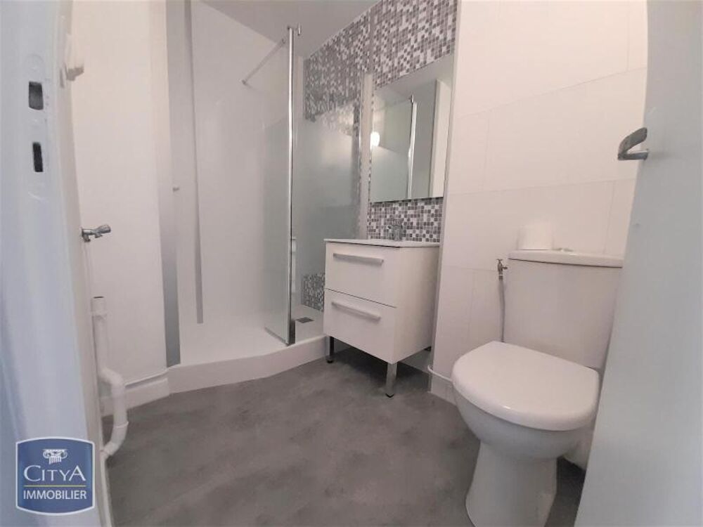 À LOUER : Venez découvrir ce lumineux studio meublé de 2....