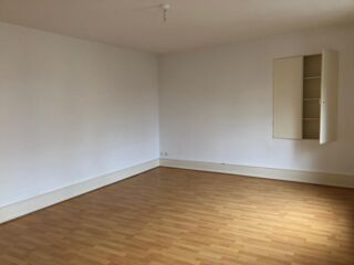  Appartement à louer 3 pièces 75 m²