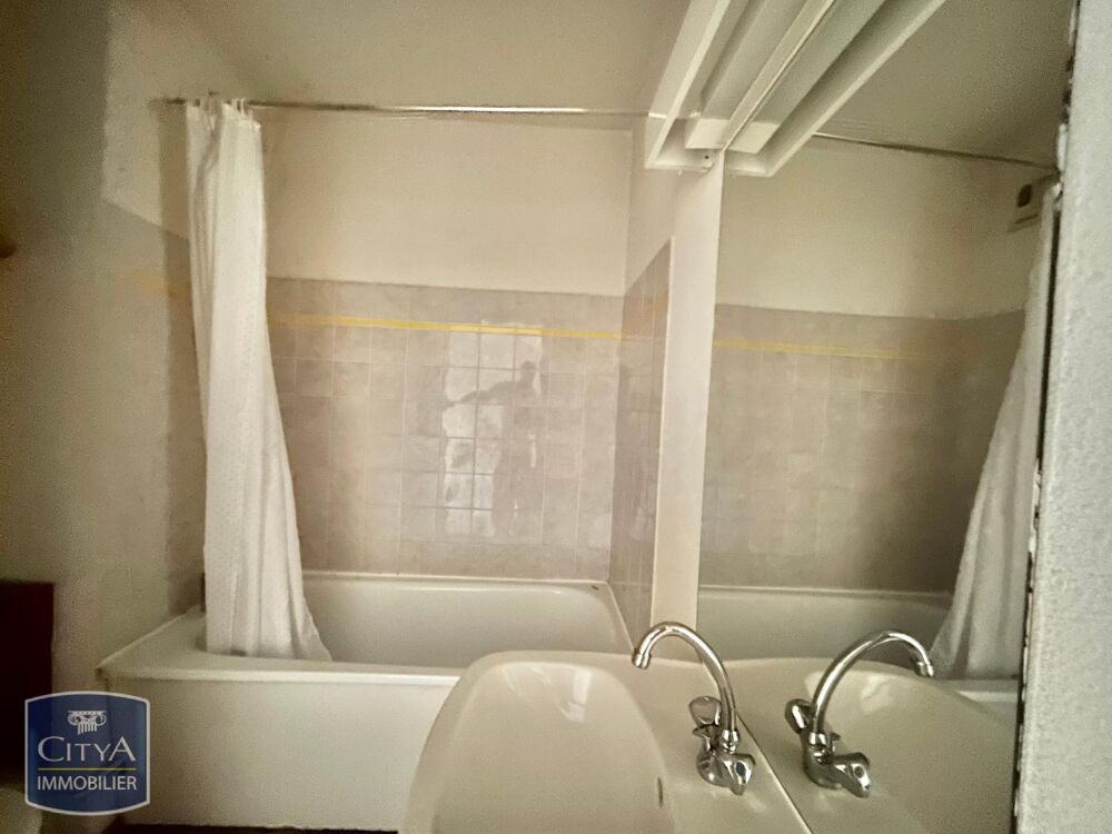 À LOUER : Appartement Meublé situé à Saint-Étienne, Quar....