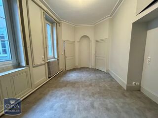  Appartement à louer 4 pièces 123 m²