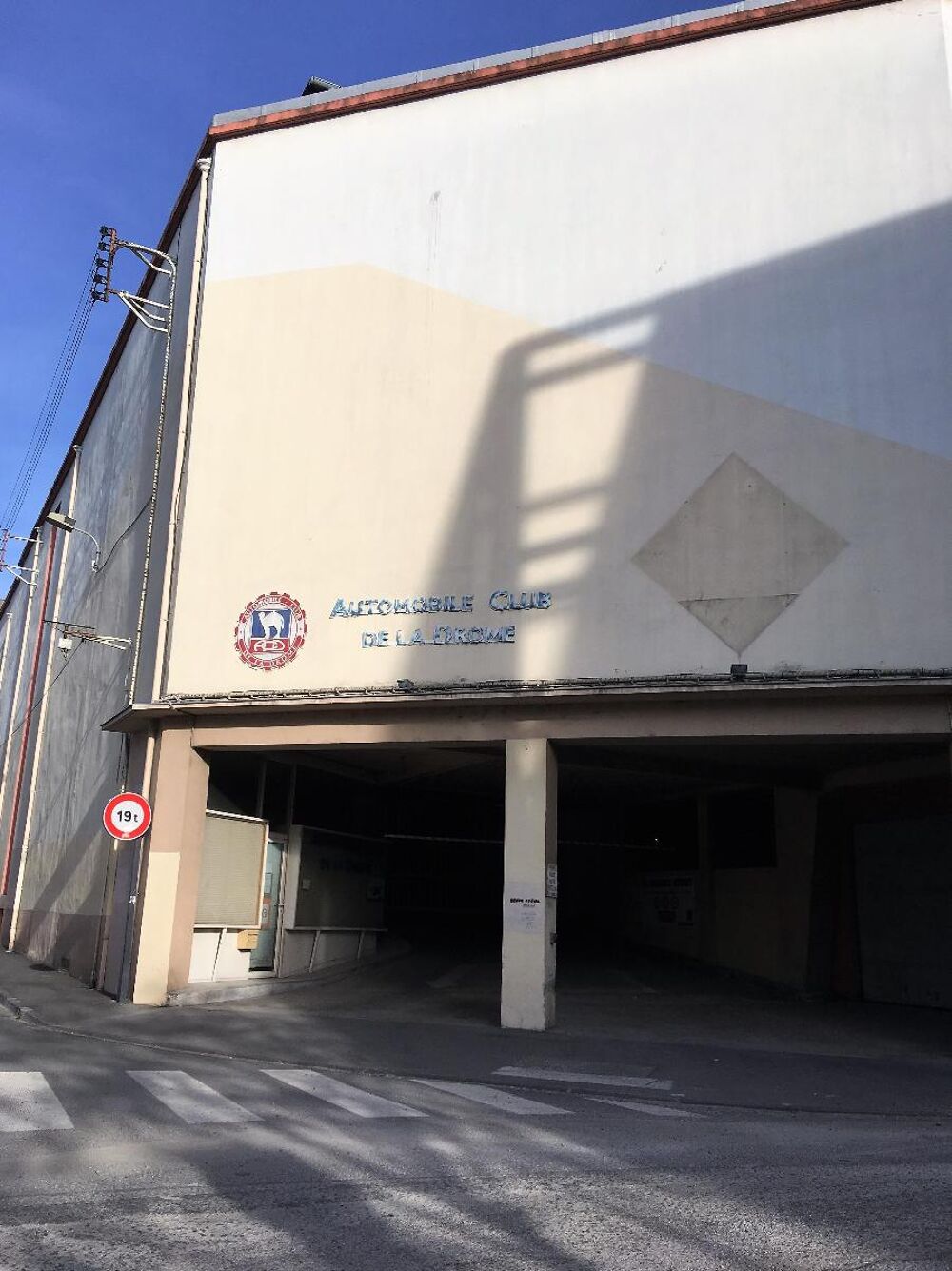 location Parking / Garage Valence (26000)