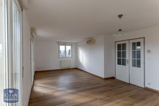  Appartement à louer 4 pièces 104 m²