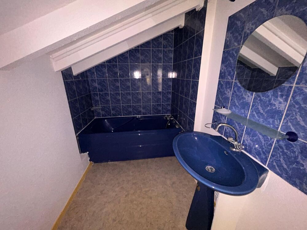À LOUER : Appartement rénové T2 à Montbéliard, situé au ....