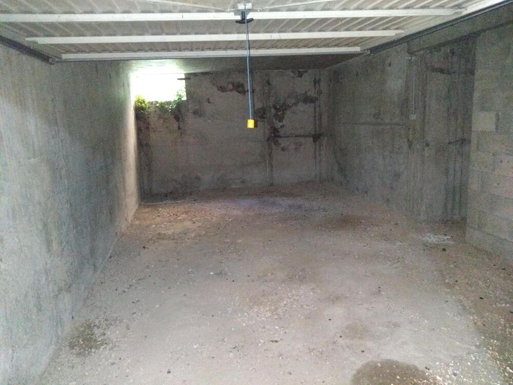 location Parking / Garage Sancé (71000)