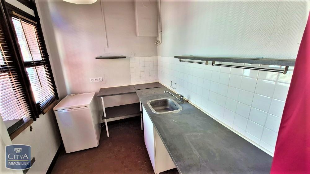 À LOUER : Appartement T1 situé à Chinon, dans le départe....