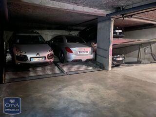  Parking / Garage à louer 