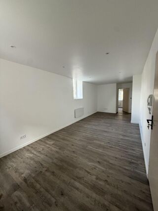  Appartement à louer 1 pièce 56 m²