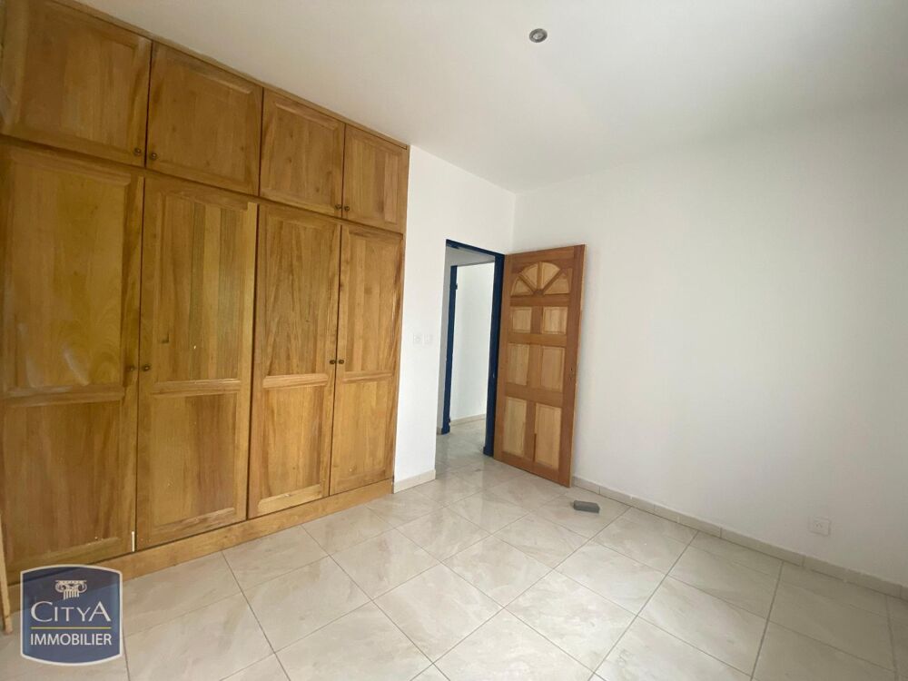 location Maison - 7 pièce(s) - 171 m² Saint-Denis (97400)