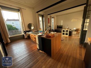  Appartement à louer 3 pièces 125 m²