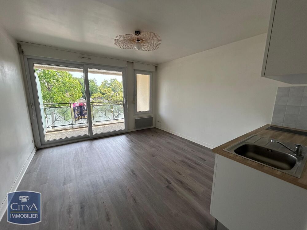 STUDIO AVEC PARKING ET BALCON VUE SUR LA MAYENNE - QUART....