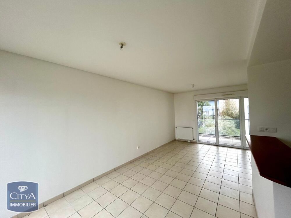 APPARTEMENT 4 PIÈCES AVEC TERRASSE * À louer : à CHERBOU....