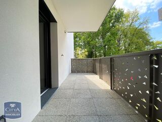  Appartement à louer 3 pièces 77 m²